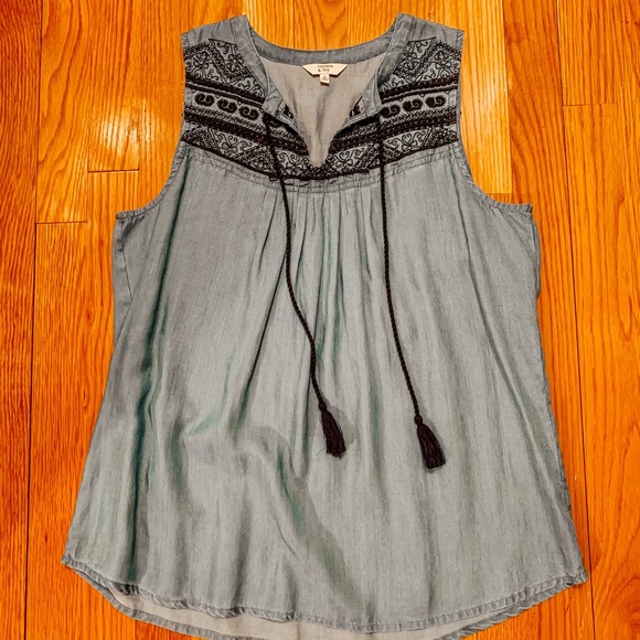 crown & ivy Tops - Crown and Ivy chambray embroidered blouse
